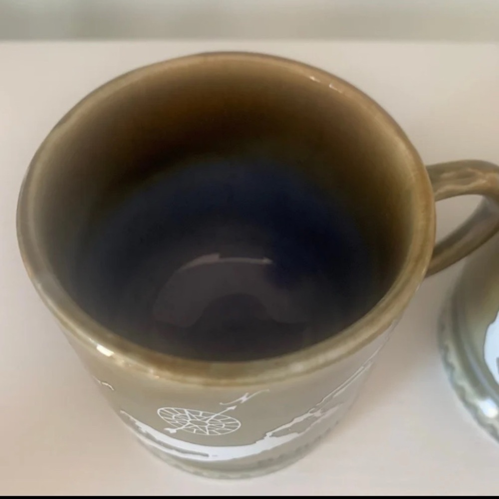 Two Irish Wade Porcelain Espresso Coffee Mugs/Tea Cups w/Shamrocks & Bermuda Map - Picture 4 of 11